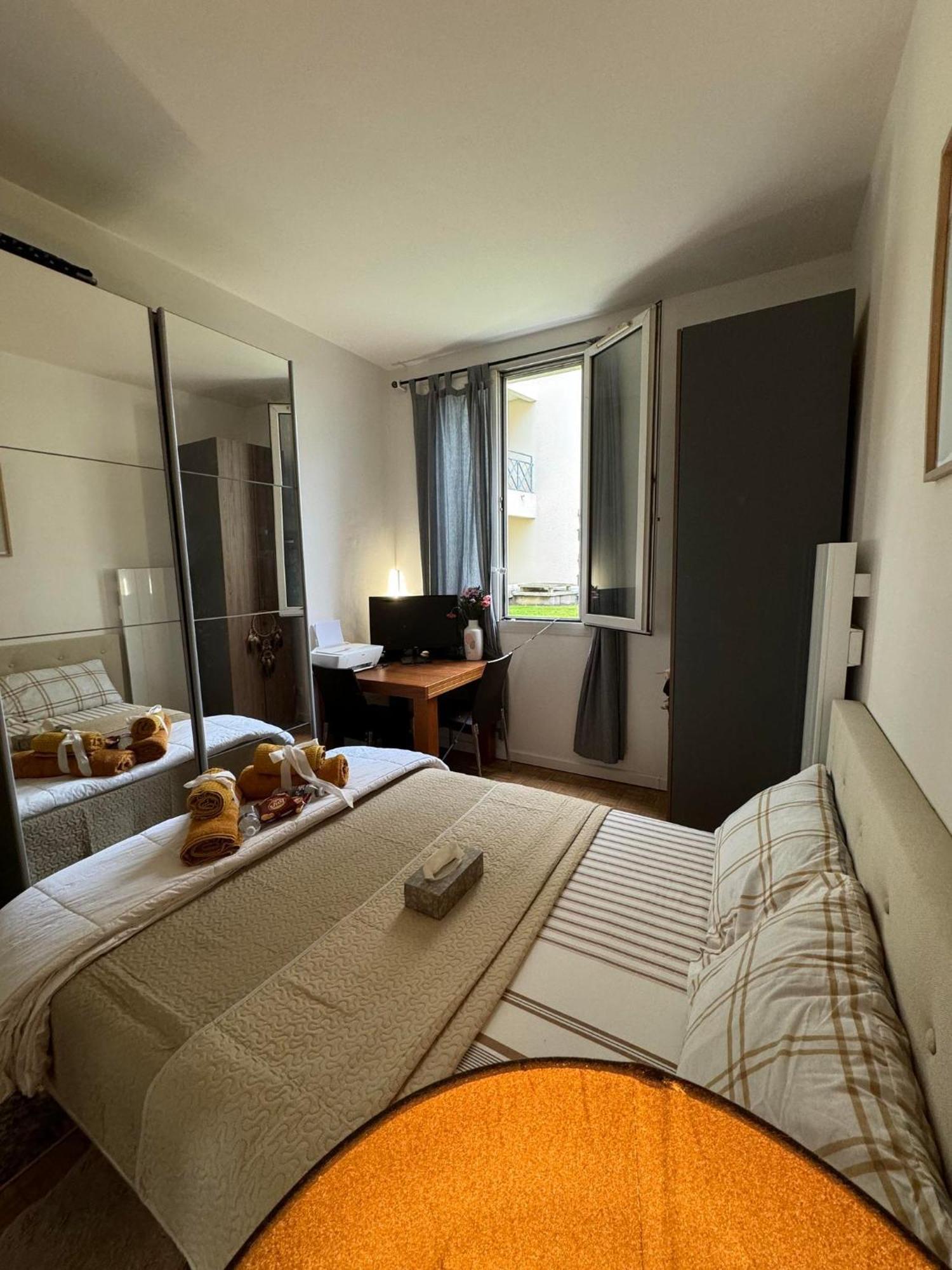 Near Castle Of Versailles Cozy Room With Breakfast And Parking Buitenkant foto